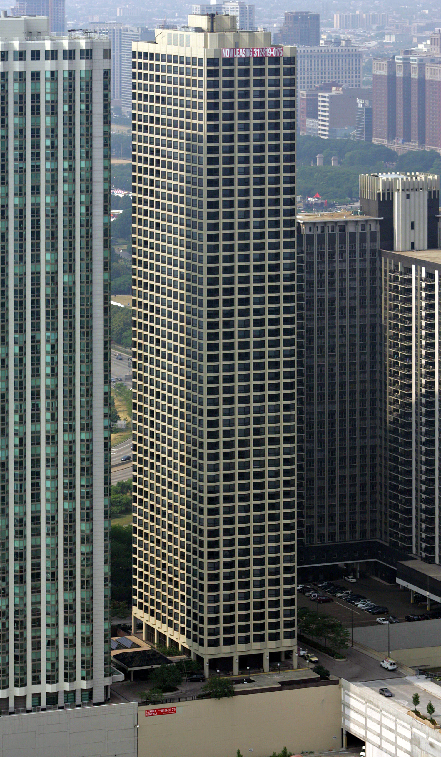 North Harbor Tower, Chicago - View from Lake Point Tower. © Mathias Beinling